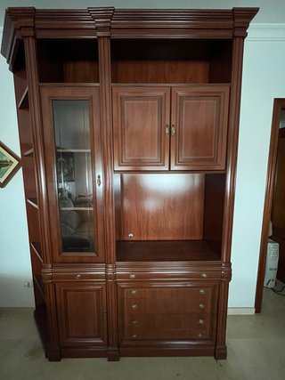 Armario de salón clásico de madera