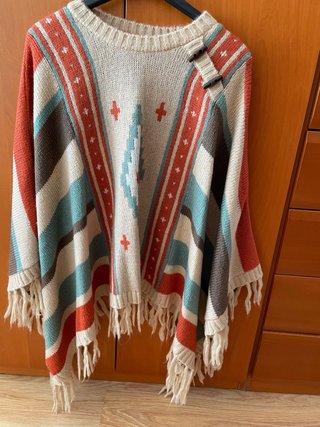 Poncho con Flecos Estampado Étnico