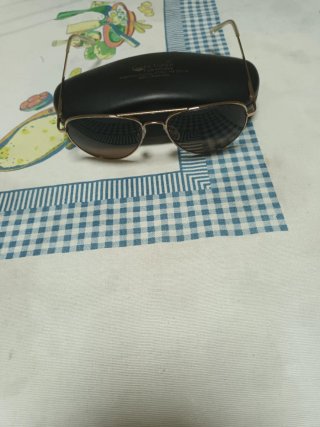Gafas de sol aviador doradas y marrones
