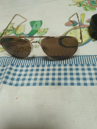 Gafas de sol aviador doradas y marrones