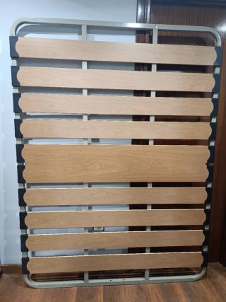 Somier de láminas de madera y estructura metálica