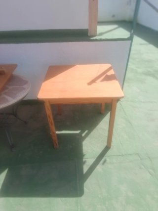 2Mesas  de madera cuadrada  30€ las 2