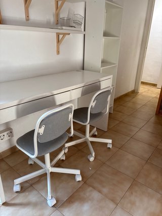 Conjunto de escritorio + estantería alta+ 2 sillas