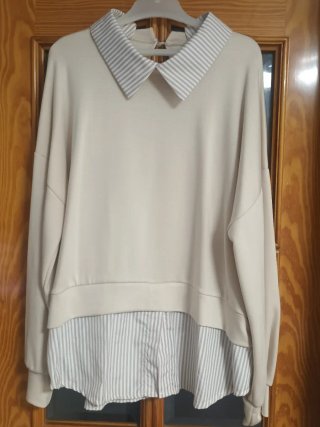 Sudadera con sobrecamisa beige y blanca