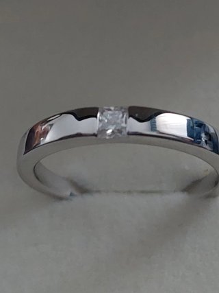 Anello platino con brillante princess