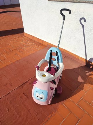 Correpasillos infantil con barra de empuje