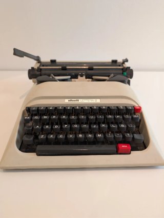 Máquina de escribir Olivetti Lettera 12