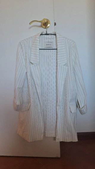 Americana Stradivarius blanca rayas