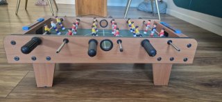 Futbolín de mesa compacto