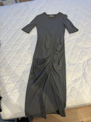 Vestido midi gris fruncido