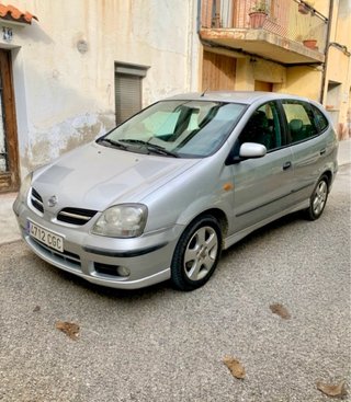 Nissan Tino 2003