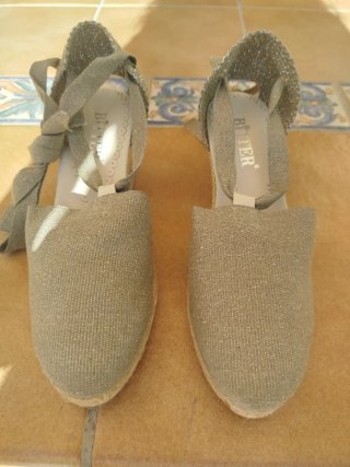 Sandalias Bitter Beige y Doradas