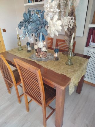Mesa de Comedor Banak y Sillas de Teca