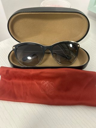 Gafas de sol Loewe negras y marrones