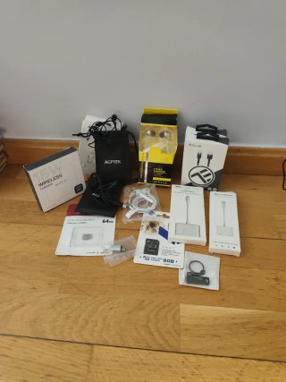 Lote de accesorios electrónicos y cargadores