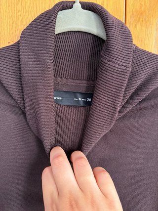 Jersey punto marrón cuello alto