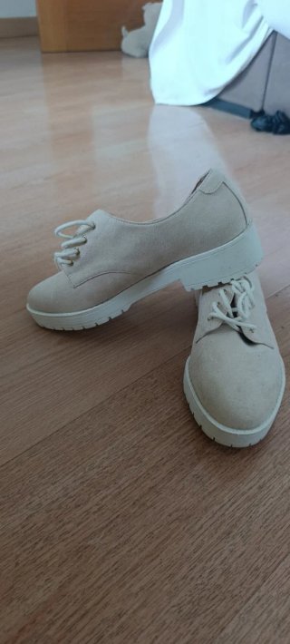 Zapatos planos beige mujer
