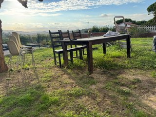 Tavolo in legno con 3 sedie in regalo