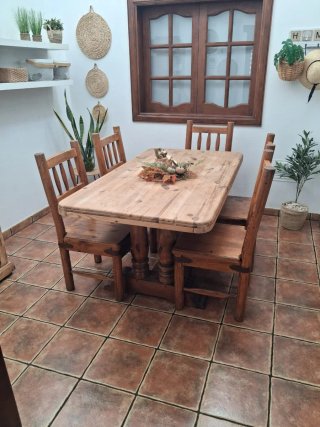 Mesa de comedor y 6 sillas de madera de roble