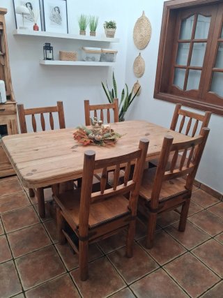 Mesa de comedor y 6 sillas de madera de roble