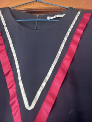 Vestido negro y rojo con volantes