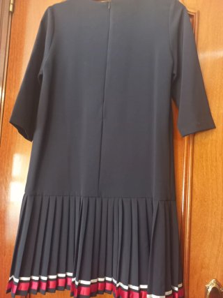 Vestido negro y rojo con volantes