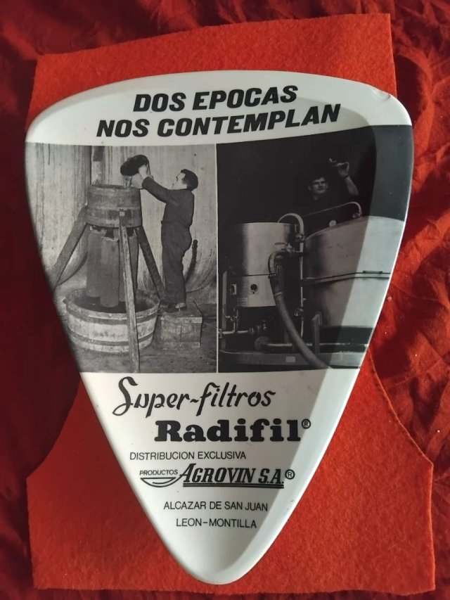Pieza Publicitaria Dos Épocas