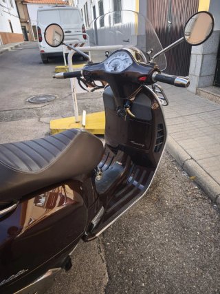 Vespa 300 GTS Touring Inyección Marrón