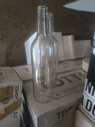 Botellas de cristal transparentes unas 60
