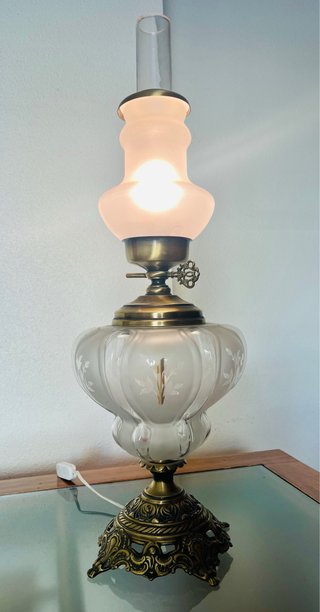 Lámpara de mesa estilo quinqué