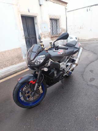Aprilia RSV Tuono 1000