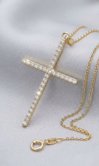 Collana dorata con pendente a croce