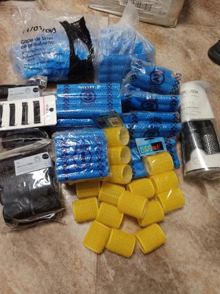 Lote de rulos y accesorios de peluquería