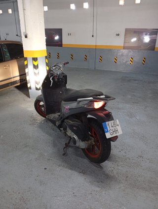 Scooter Gris y Roja