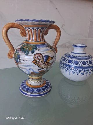 Coppia di vasi in ceramica smaltata di Talavera