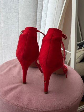 Sandalias de tacón rojas Stradivarius