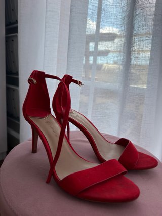 Sandalias de tacón rojas Stradivarius
