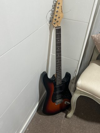 Guitarra Eléctrica Academy Sunburst