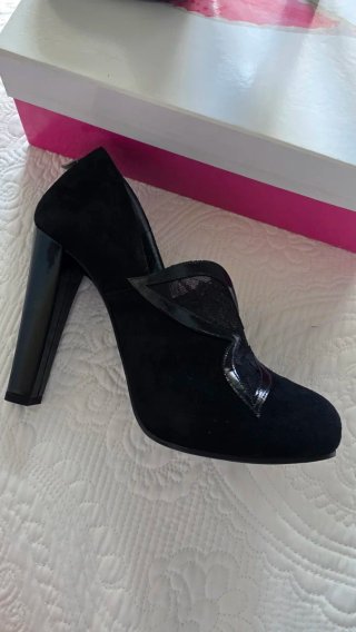 Zapatos de ante negro Magrit talla 38
