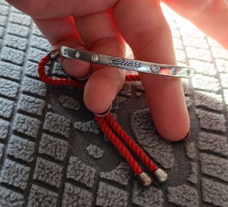 Pulsera Guess Plata con Cordón Rojo