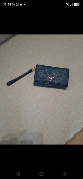 Monedero chica Prada azul