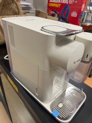 Cafetera Nespresso De'Longhi Lattissima One