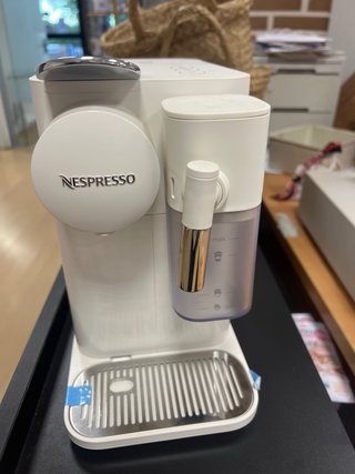 Cafetera Nespresso De'Longhi Lattissima One