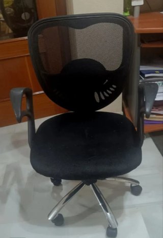 Silla de oficina negra