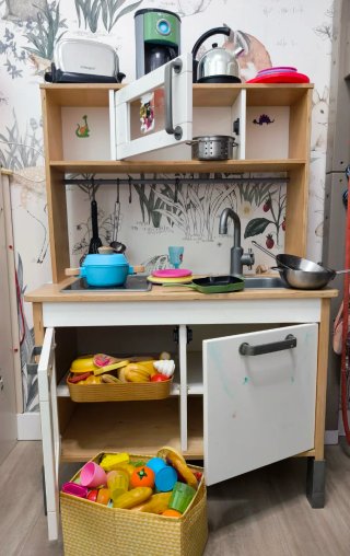 Cocinita infantil IKEA con accesorios