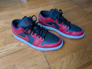 Jordan 1 Low Negro Rojo