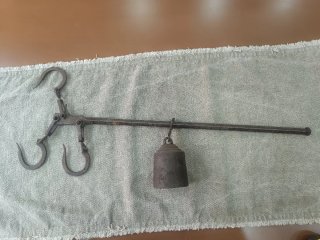 Báscula romana antigua de metal