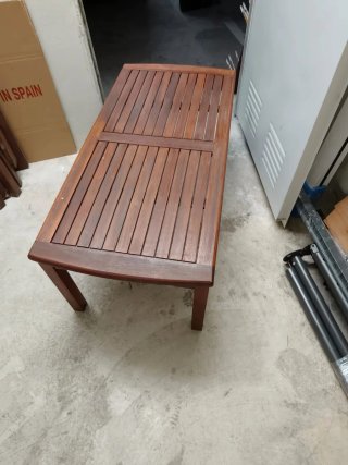 Mesa de madera para exterior