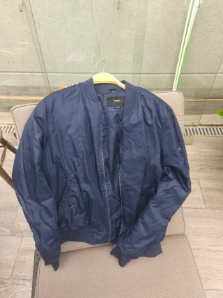 Chaqueta bomber Pull&Bear azul marino oscuro