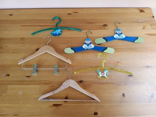 Set de 5 Perchas Infantiles Variadas